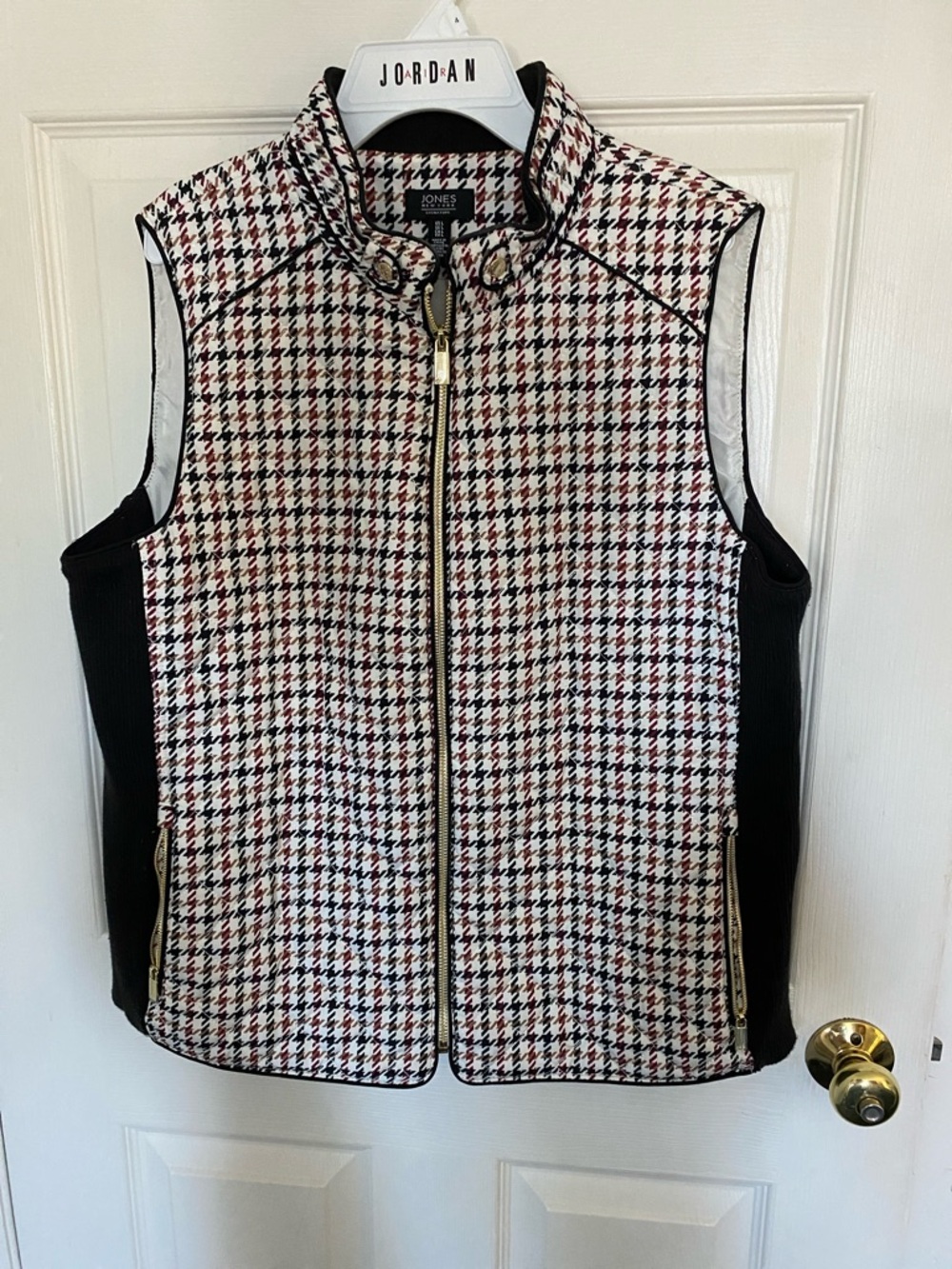 Jones New York Black White and Red Houndstooth Zip Front Vest